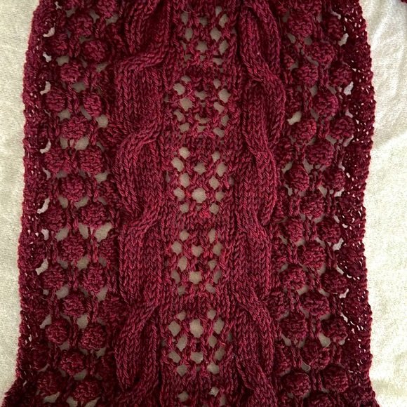 Hand-knit wine red scarf - Picture 2 of 3